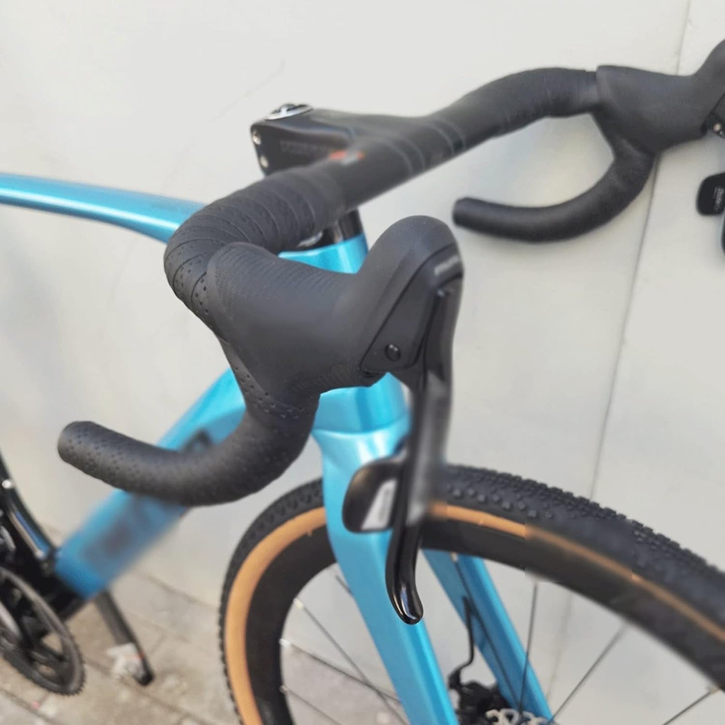 Comfort Bike Road Bike Disc Brake Fully Hidden Cable Carbon Fiber Handlebar Use Groupset